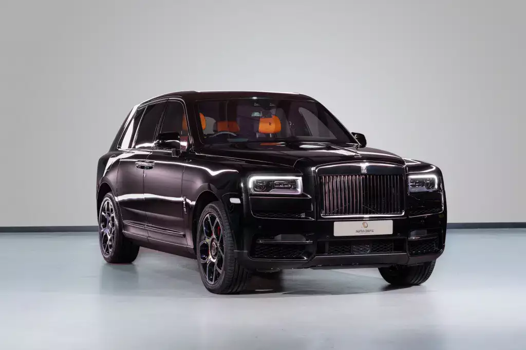 Rolls Royce Cullinan black front angled view